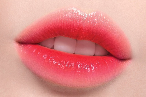Phun môi Ombre là kỹ thuật hiện đại được chị em yêu thích
